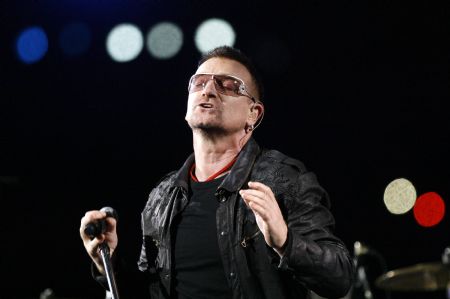 Lead singer Bono of the rock band U2 performs during a concert at Rose Bowl in Pasadena, California October 25, 2009.(Xinhua/Reuters Photo)