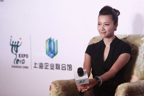 Chinese entertainer Xu Jinglei attends a press conference in Beijing to promote her role as a 'butterfly professor' in an eight-minute fantasy film for the Shanghai World Expo, October 12, 2009. 