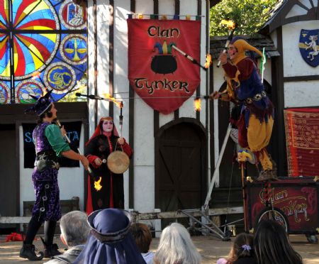 Actors perform stunts during the Texas Renaissance Festival in Plantersville, Texas, the U.S., Oct. 24, 2009. The Texas Renaissance Festival runs for eight weekends from October 10 to November 29, during which characters dressed in the outfits of the Renaissance era stroll the lanes of the recreated 16th century village and interact with festival guests. (Xinhua/Chen Ruwei) 