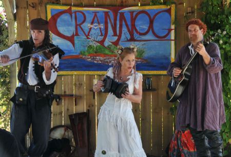 Artists play musical instruments during the Texas Renaissance Festival in Plantersville, Texas, the U.S., Oct. 24, 2009. The Texas Renaissance Festival runs for eight weekends from October 10 to November 29, during which characters dressed in the outfits of the Renaissance era stroll the lanes of the recreated 16th century village and interact with festival guests. (Xinhua/Chen Ruwei)