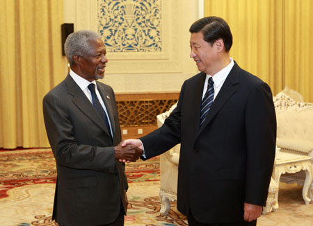 Chinese Vice President Xi Jinping (R) meets with former UN Secretary-General Kofi Annan, who has joined the UN Foundation's Board of Directors, in Beijing, Oct. 28, 2009. (Xinhua/Pang Xinglei)