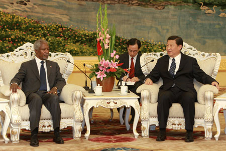 Chinese Vice President Xi Jinping (R) meets with former UN Secretary-General Kofi Annan, who has joined the UN Foundation's Board of Directors, in Beijing, Oct. 28, 2009. (Xinhua/Pang Xinglei)