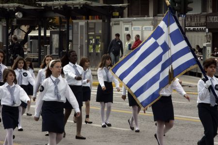 Students parade in central Athens, capital of Greece, Oct. 28, 2009.(Xinhua/Marios Lolos)