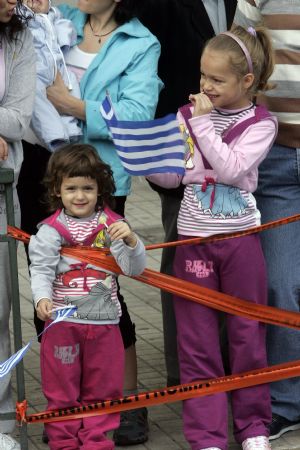 Students parade in central Athens, capital of Greece, Oct. 28, 2009.(Xinhua/Marios Lolos)