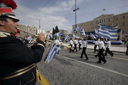 Students parade in central Athens, capital of Greece, Oct. 28, 2009.(Xinhua/Marios Lolos)