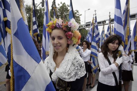 Students parade in central Athens, capital of Greece, Oct. 28, 2009.(Xinhua/Marios Lolos)