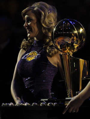 The 2009 NBA Championship trophy and rings are shown during a ceremony before Lakers' season opening basketball game against Los Angeles Clippers at Staples Center, Los Angeles, Oct. 27, 2009. Lakers won 99-92. (Xinhua/Qi Heng)