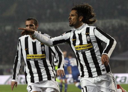 Juventus' Amauri celebrates after scoring against Sampdoria during their Italian Serie A soccer match at the Olympic stadium in Turin October 28, 2009.(Xinhua/Reuters Photo)