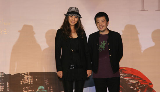 Film Directors Yi Meng (L) and Jia Zhangke attend the premiere ceremony of 'Michael Jackson's This Is It' at Solana Square in Beijing, October 27, 2009. 