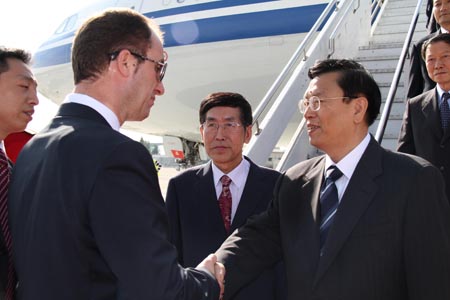 Chinese Vice Premier Zhang Dejiang shakes hands with Albanian Economy Minister Dritan Prifti at Tirana International Airport in Tirana, Albania, Oct. 29, 2009. Zhang arrived in Albania on Thursday for a three-day visit at the invitation of his Albanian counterpart Ilir Meta.