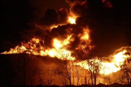 Huge flames are seen coming out of an oil depot, in Jaipur, India, Thursday, Oct. 29, 2009. At least three people have been killed and another 70 injured as a fire engulfed an oil depot in western India Thursday, a local official said.(Xinhua/Reuters Photo)