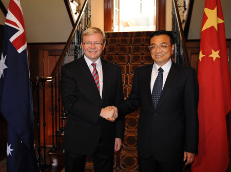 Visiting Chinese Vice Premier Li Keqiang met here Friday with Australian Prime Minister Kevin Rudd to discuss the development of relations between their two countries and issues of common concern.
