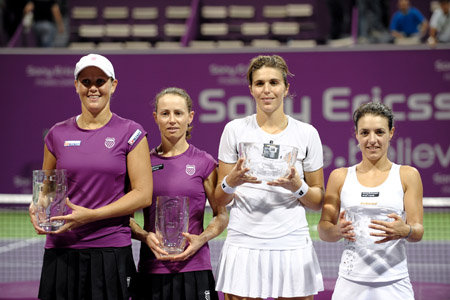 Cara Black of Zimbabwe (2nd L) and Liezel Huber of the U.S. (L) holding up their trophies pose for photos with the champions, Maria Jose Martinez Sanchez(2nd R) and compatriot Nuria Llagostera Vives of Spain after their final match of women's doubles at the WTA Tour Championships in Doha, Qatar, Nov. 1, 2009. Black/Huber lost 1-2. (Xinhua/Chen Shaojin)