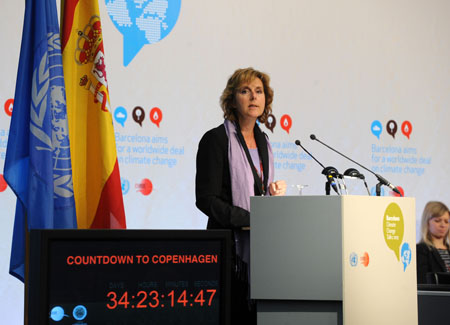 Connie Hedegaard, Minister for Climate and Energy of Denmark, addresses the latest round of UN climate change talks in Barcelona, Spain, Nov. 2, 2009. [Xinhua]