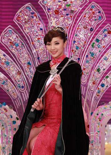 Xu Ying poses after she is crowned Miss Asia 2009 in Hong Kong on Sunday, November 1, 2009. 