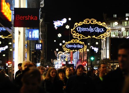 Christmas lights in the Oxford Street are switched on in London, capital of Britain, on Nov. 3, 2009. The annual Christmas Lights Switch-on ceremonies were held on the Oxford Street, the Regent Street and the City of London on Tuesday evening, marking the launch of this year's Christmas shopping season. (Xinhua/Zeng Yi) 