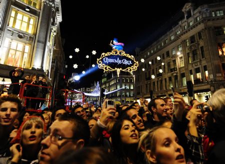 People gather at the intersection of the Oxford Street, the Regent Street celebrating for Christmas lights switched on in London, capital of Britain, on Nov. 3, 2009. The annual Christmas Lights Switch-on ceremonies were held on the Oxford Street, the Regent Street and the City of London on Tuesday evening, marking the launch of this yea0r's Christmas shopping season. (Xinhua/Zeng Yi) 