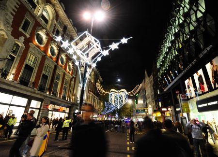 Christmas lights in the Oxford Street are switched on in London, capital of Britain, on Nov. 3, 2009. The annual Christmas Lights Switch-on ceremonies were held on the Oxford Street, the Regent Street and the City of London on Tuesday evening, marking the launch of this year's Christmas shopping season. (Xinhua/Zeng Yi)