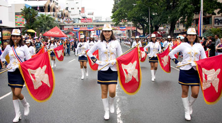 Performers walk on the street during the Panama Independence Day celebration in Panama City, capital of Panama, on Nov. 3, 2009. (Xinhua/Wang Pei)