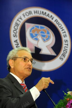 Mohamed Noaman Galal, former ambassador of the Arab Republic of Egypt to the People's Republic of China, speaks at the closing ceremony of the Second Beijing Forum on Human Rights in Beijing, capital of China, Nov. 3, 2009. [Xinhua]