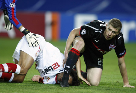 Julen Escude of Sevilla and Roberto Hilbert (R) of VfB Stuttgart fall on the pitch during their Champions League soccer match in Seville Nov. 4, 2009.(Xinhua/Reuters Photo) 