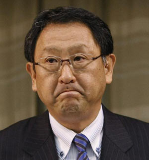 Toyota Motor Corp President Akio Toyoda attends a news conference at the company's headquarters in Tokyo November 4, 2009. Toyota Motor announced its withdrawal from Formula One racing after this year. (Xinhua/Reuters Photo) 