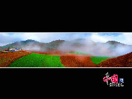 In Yunnan Province of China, there is a fairyland famous for its dazzling red earth. Adorned with colorful plants that change shades in different seasons, it creates a scene that reminds one of a rainbow falling on earth. [Photo by Liu Guoxing]