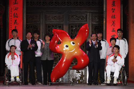Fun Fun, the official mascot of the Guangzhou 2010 Asian Para Games, is a lively Kapok, Guangzhou's native flower. [gddpf.org.cn]