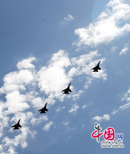 Jet fighters fly over the Tian'anmen Square in the celebrations for the 60th anniversary of the founding of the People's Republic of China, in Beijing, capital of China, Oct. 1, 2009. [Xinhua] 