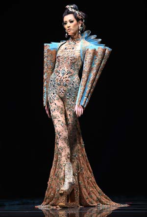 A model presents a creation at the 'Rosestudio' GUO Pei High Class Fashion Show 2010 during the China Fashion Week in Beijing, capital of China, Nov. 6, 2009. 