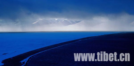 Beautiful scenery of the holy lake Namtso in Tibet. (Photo: tibet.cn) 