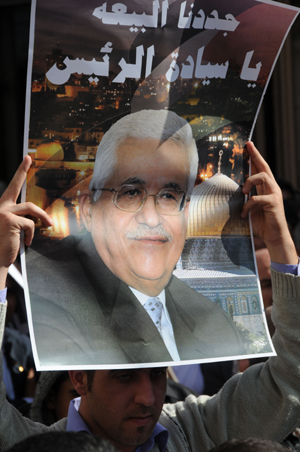 A Palestinian takes part in a rally in support of President Mahmoud Abbas in Ramallah Nov. 9, 2009. Supporters of Abbas turned out here on Sunday to urge him to run in upcoming presidential election in January 2010. [Yang Yuanyuan/Xinhua]