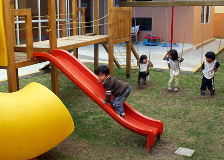 Kids play at the kindergarten of a women's prison in Quito, Ecuador, Nov. 6, 2009. [Hao Yunfu/Xinhua]