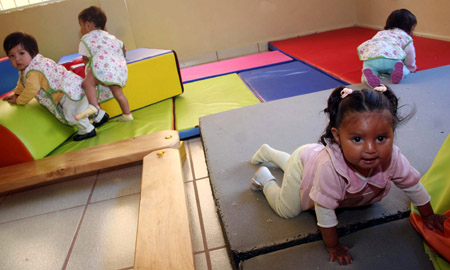 Kids play at the kindergarten of a women's prison in Quito, Ecuador, Nov. 6, 2009. [Hao Yunfu/Xinhua]