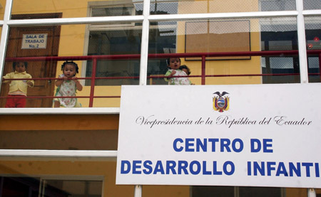 Kids play at the kindergarten of a women's prison in Quito, Ecuador, Nov. 6, 2009. [Hao Yunfu/Xinhua]