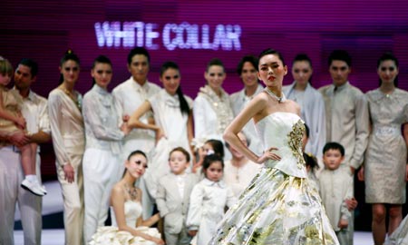 Models display creations of White Collar during the China Fashion Week in Beijing, capital of China, Nov. 9, 2009. [Xinhua]