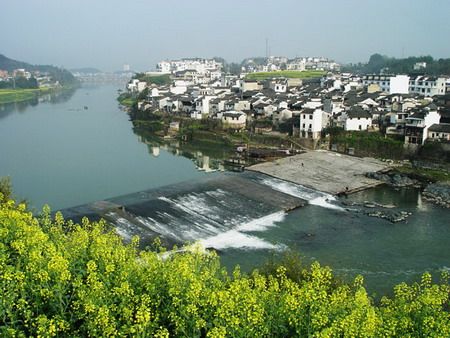 Yuliang Dam is the unique well-preserved overflow stone dam in China. It was built by laying well fitted solid stones to tame the river.