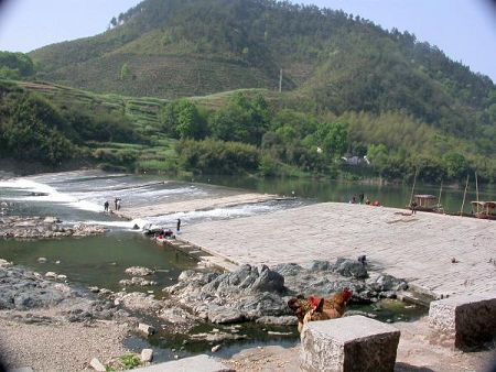 Yuliang Dam is the unique well-preserved overflow stone dam in China. It was built by laying well fitted solid stones to tame the river.