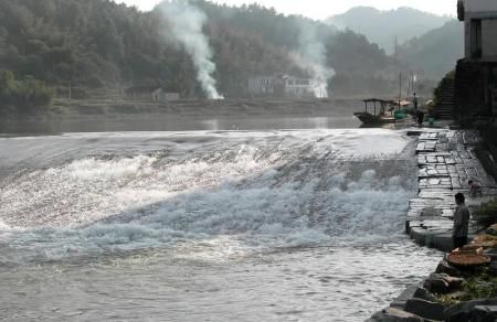 Yuliang Dam is the unique well-preserved overflow stone dam in China. It was built by laying well fitted solid stones to tame the river.