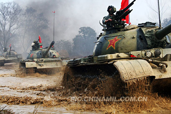 A military drill is held on November 10 in Jinan, east China's Shandong Province. [Xinhua]