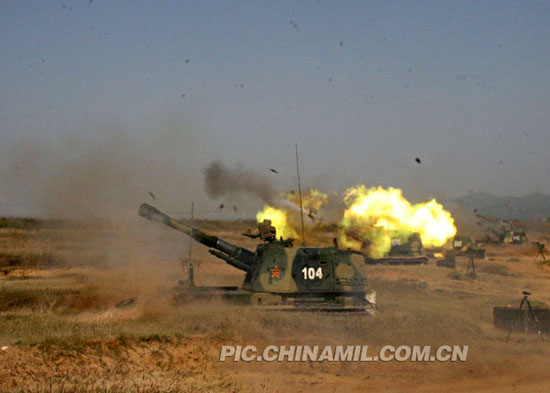 A military drill is held on November 10 in Jinan, east China's Shandong Province. [Xinhua]