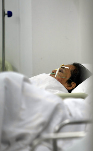 A man injured in a truck-bus collision on a highway receives treatment in a hospital in Shanghai on November 9, 2009. 