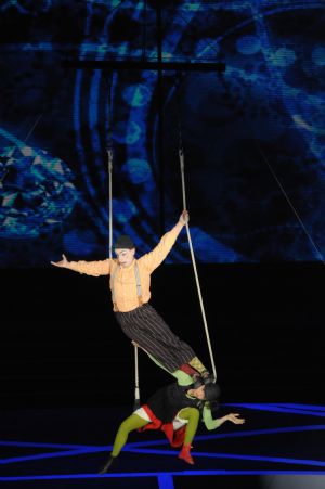 Acrobats from Italy and Switzerland perform at the 12th China Wuqiao International Circus Festival in Cangzhou City, north China's Hebei Province, Nov. 11, 2009. [Wang Min/Xinhua]