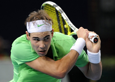 Rafael Nadal of Spain returns a shot to compatriot Nicolas Almagro during their match in the Paris Masters Series tennis tournament November 11, 2009.[Xinhua/Reuters]