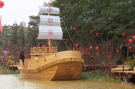 Flower Island in Songshan Lake in Dongguan City, Guangdong Province is like a sea of flowers. Walking across the island, you are greeted by the natural scent, which is relaxing and at times romantic.[Global Times]