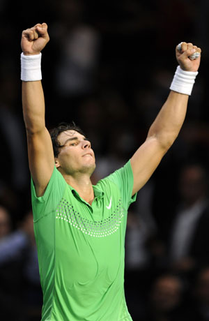 Rafael Nadal of Spain celebrates after defeating compatriot Tommy Robredo in the Paris Masters Series tennis tournament November 12, 2009.(Xinhua/Reuters Photo) 