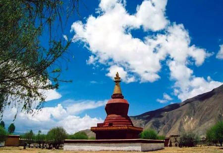 Tsedang County, the transport junction of south Tibet, is 191 kilometers far from Lhasa with a population of 17,000. It’s the centre of Yalong River Scenic Spot which is Tibet’s only state-level scenic spot. (Photo: People's Daily Online)