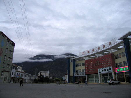 Bayi Town is located on the north side of Niyang River, a tributary of the famous Yarlung Zangbo River. There is mild climate, abundant rainfall, as well as well-preserved virgin forests here. Bayi Town is a place that can best show the industrial construction achievement of new Tibet. It’s also an important education and scientific research base. (Photo: People's Daily Online) 