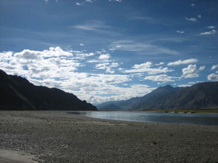 Bayi Town is located on the north side of Niyang River, a tributary of the famous Yarlung Zangbo River. There is mild climate, abundant rainfall, as well as well-preserved virgin forests here. Bayi Town is a place that can best show the industrial construction achievement of new Tibet. It’s also an important education and scientific research base. (Photo: People's Daily Online)
