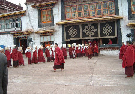 Chamdo is of great importance in east Tibet in history. It’s also part of the important transportation line for entering Tibet. There are two famous travel sites in Chamdo: Chamdo Temple and Karuo cultural relics. (Photo: People's Daily Online) 